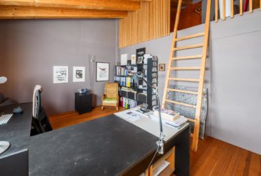 Deux maisons d'architecte dans un écrin naturel préservé à Ayent