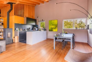Deux maisons d'architecte dans un écrin naturel préservé à Ayent