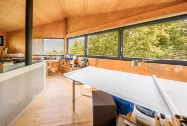 Deux maisons d'architecte dans un écrin naturel préservé à Ayent