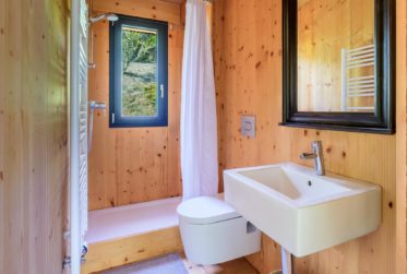 Deux maisons d'architecte dans un écrin naturel préservé à Ayent